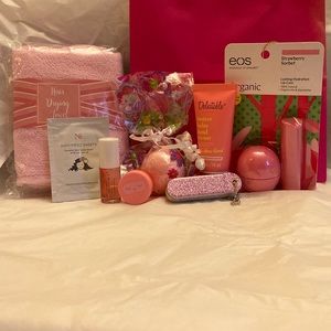 🛍🎉HP🎉Pretty in pink gift set🛍